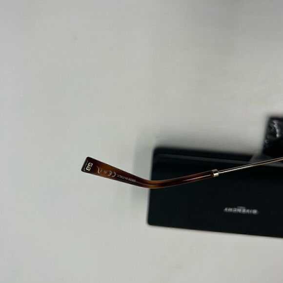 Givenchy unisex sunglasses made in Italy - Picture 8 of 12